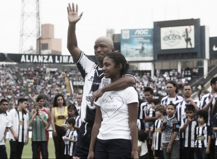 Waldir Sáenz le dijo adiós a su carrera futbolística con la camiseta de Alianza Lima Waldir Sáenz le dijo adiós a su carrera futbolística con la camiseta de Alianza Lima