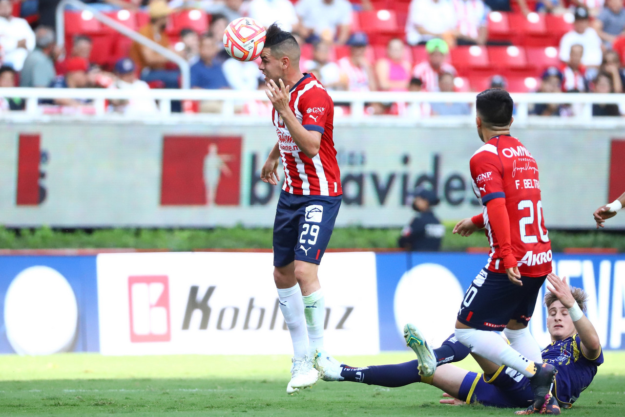 Chivas sufre una derrota en el peor partido de la era Cadena