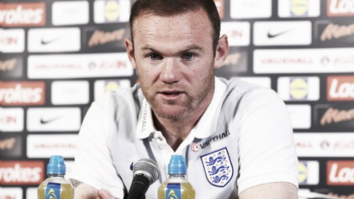 Rooney seguirá siendo el  capitán de Inglaterra hasta su retirada en 2018