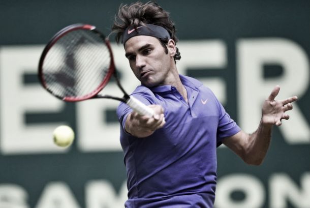 Roger Federer avanza con paso firme en Halle