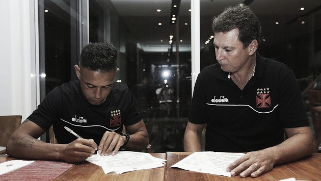 Werley assina renova contrato com o Vasco