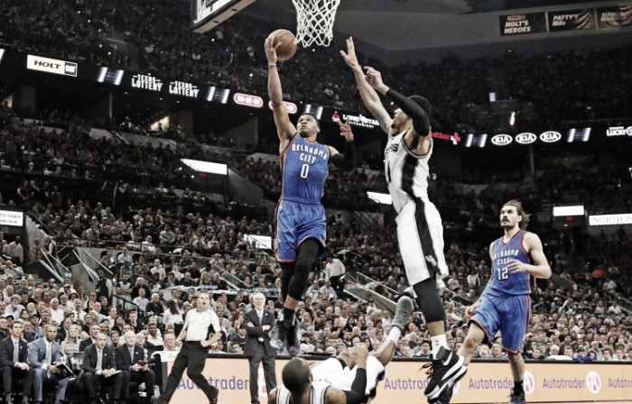 Nba playoffs, Westbrook domina e spedisce San Antonio sull'orlo del baratro (91-95)