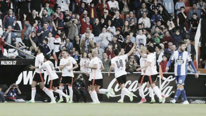 Valencia vence confronto direto contra La Coruña e acaba com série negativa