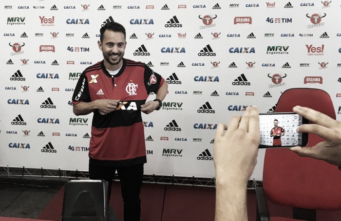 Apresentado, Everton Ribeiro destaca desejo pessoal em acerto com o Fla: "Não pensei duas vezes"
