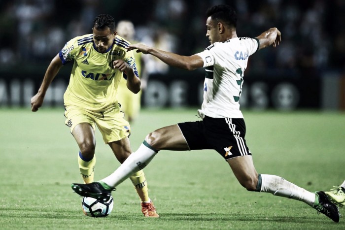Coritiba carimba vitória sobre Flamengo e se afasta da zona da degola no Brasileiro
