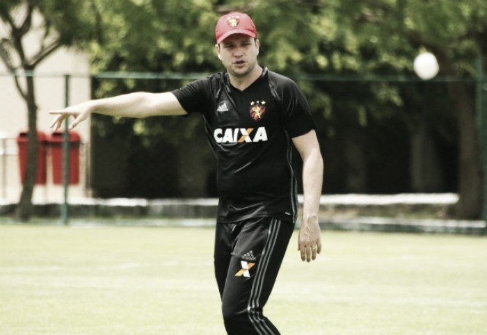 Daniel Paulista aponta variações táticas no Sport para jogo com Corinthians