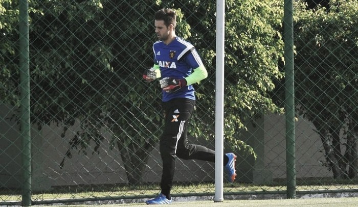 Ex-Sport, goleiro Luiz Carlos assina com Náutico para disputar Série C
