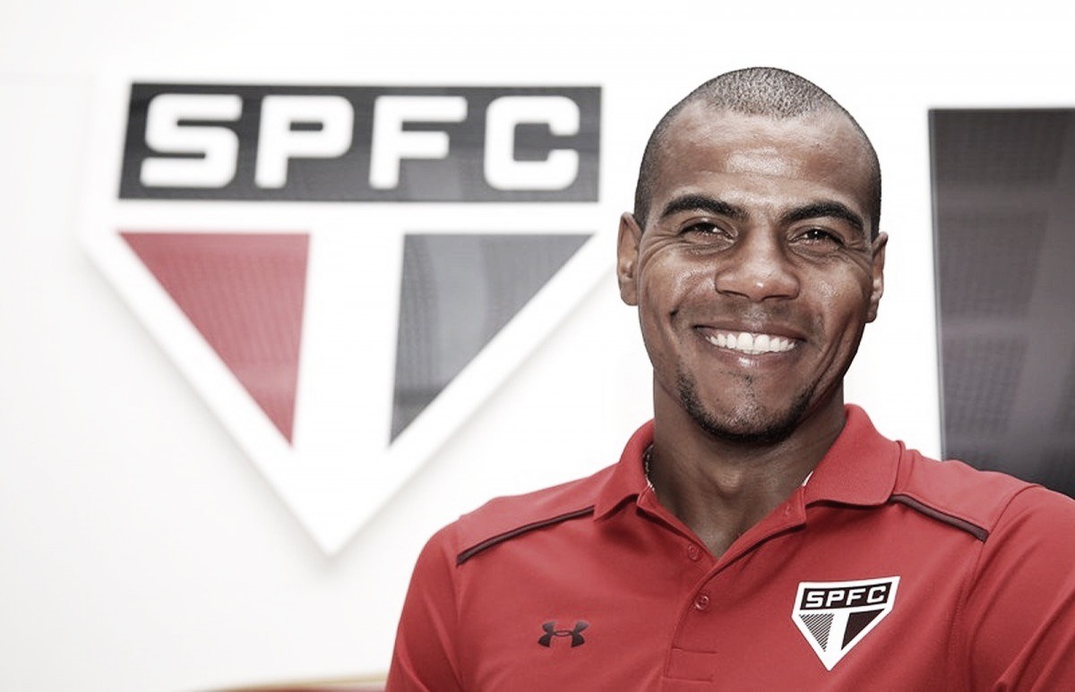 Regis volta ao São Paulo após ter sido afastado por problemas pessoais Regis volta ao São Paulo após ter sido afastado por problemas pessoais