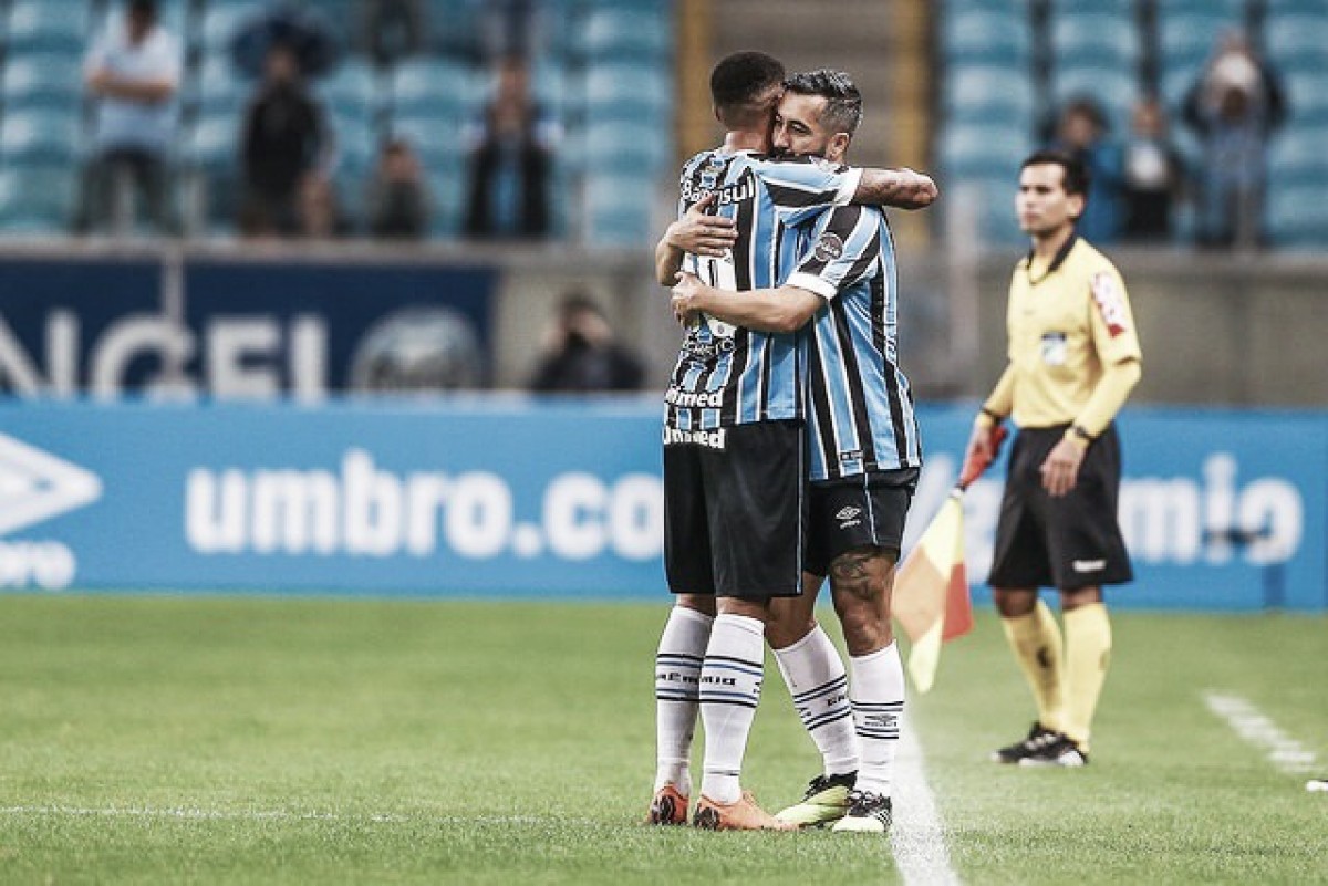 Felicidade em dobro: Douglas se diz emocionado em volta aos gramados com vitória pelo Grêmio Felicidade em dobro: Douglas se diz emocionado em volta aos gramados com vitória pelo Grêmio