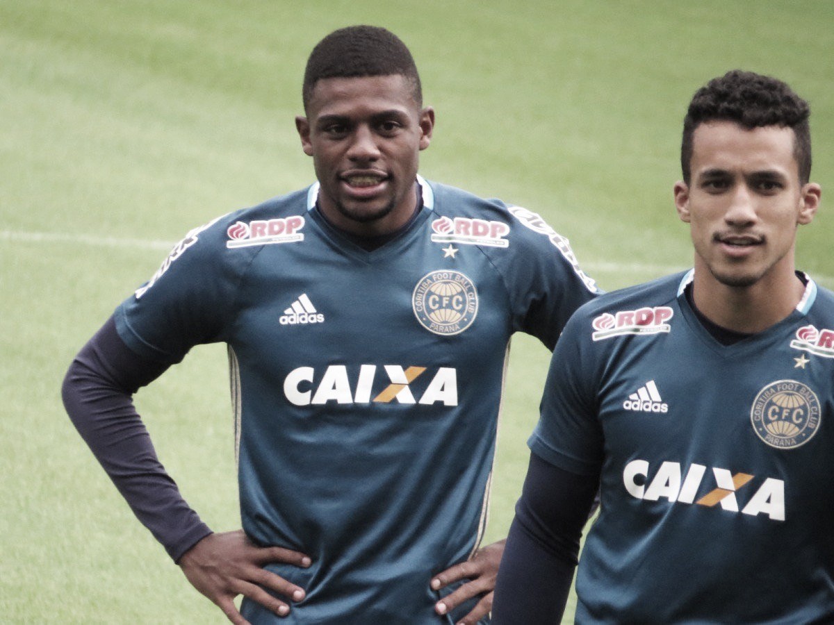 Coritiba renova com Geovane e garante permanência de Abner Coritiba renova com Geovane e garante permanência de Abner