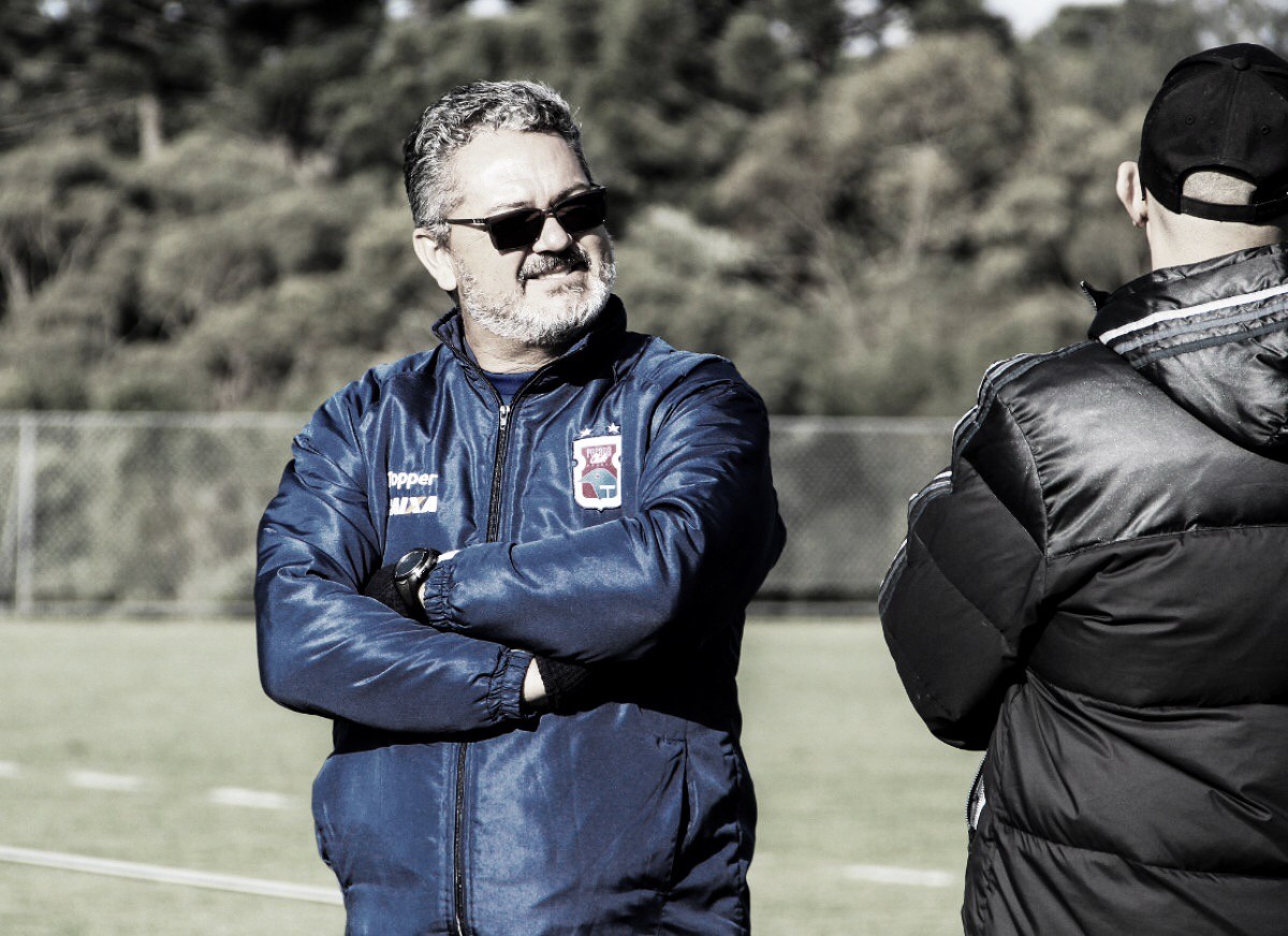 Micale avalia derrota do Paraná e atesta superioridade do Palmeiras: "Temos que nos render" Micale avalia derrota do Paraná e atesta superioridade do Palmeiras: "Temos que nos render"