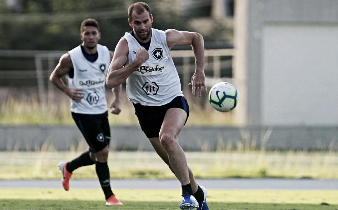 Visando recuperação após derrota na estreia, Botafogo recebe o Bahia no Nilton Santos Visando recuperação após derrota na estreia, Botafogo recebe o Bahia no Nilton Santos