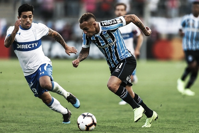 Grêmio e U. Católica duelam em busca da
classificação ao mata-mata da Libertadores Grêmio e U. Católica duelam em busca da
classificação ao mata-mata da Libertadores