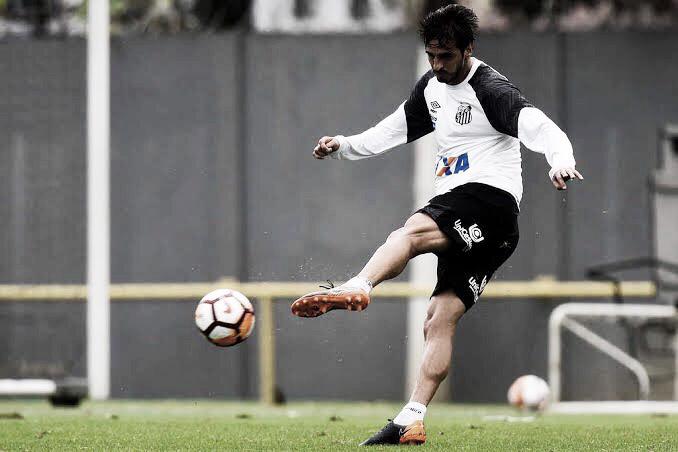 Bryan Ruiz retorna ao elenco do Santos após cinco meses afastado Bryan Ruiz retorna ao elenco do Santos após cinco meses afastado