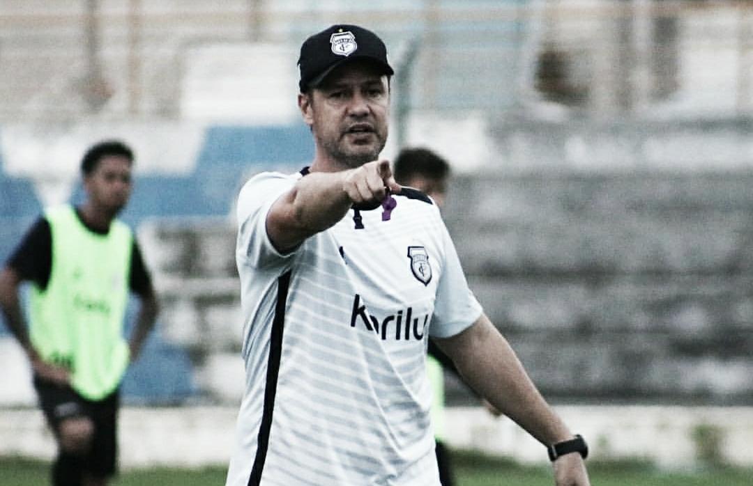 Kleber Romero comanda seu primeiro treino no Presidente Vargas Kleber Romero comanda seu primeiro treino no Presidente Vargas