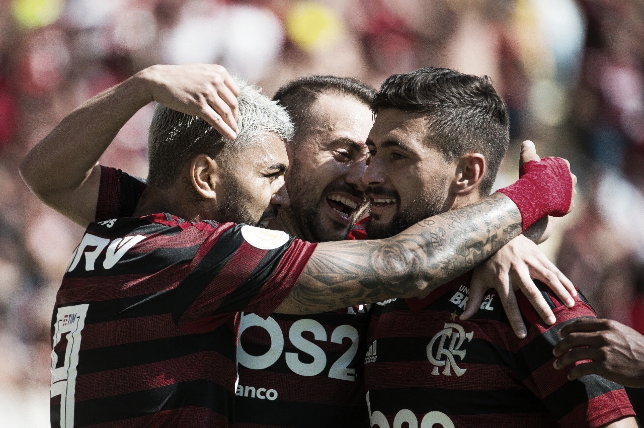 Arrascaeta brilha, e Flamengo dá show em goleada sobre o Goiás no Maracanã