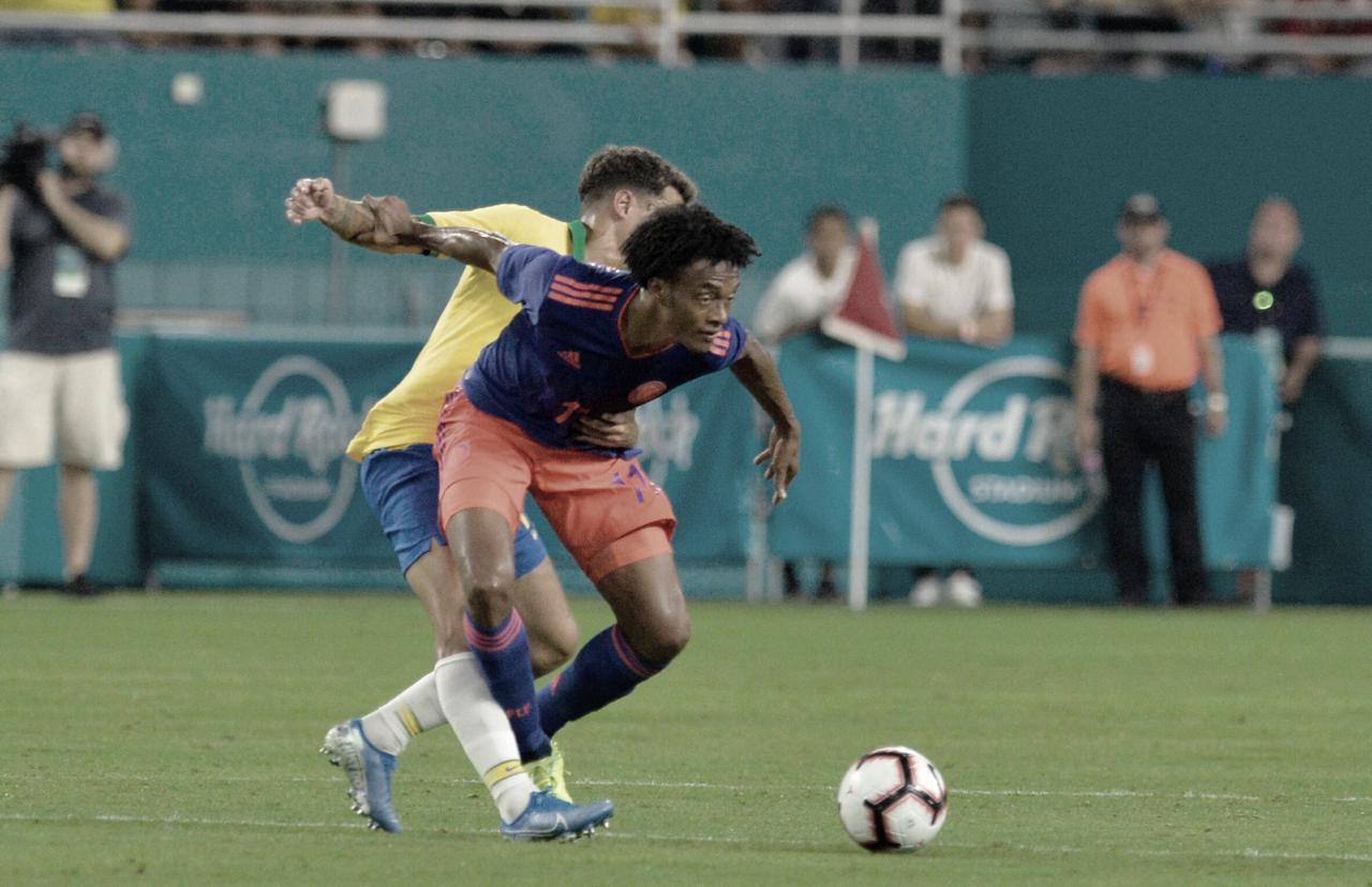 Juan Guillermo Cuadrado: “Estamos trabajando y acoplándonos
a esta nueva identidad de selección” Juan Guillermo Cuadrado: “Estamos trabajando y acoplándonos
a esta nueva identidad de selección”