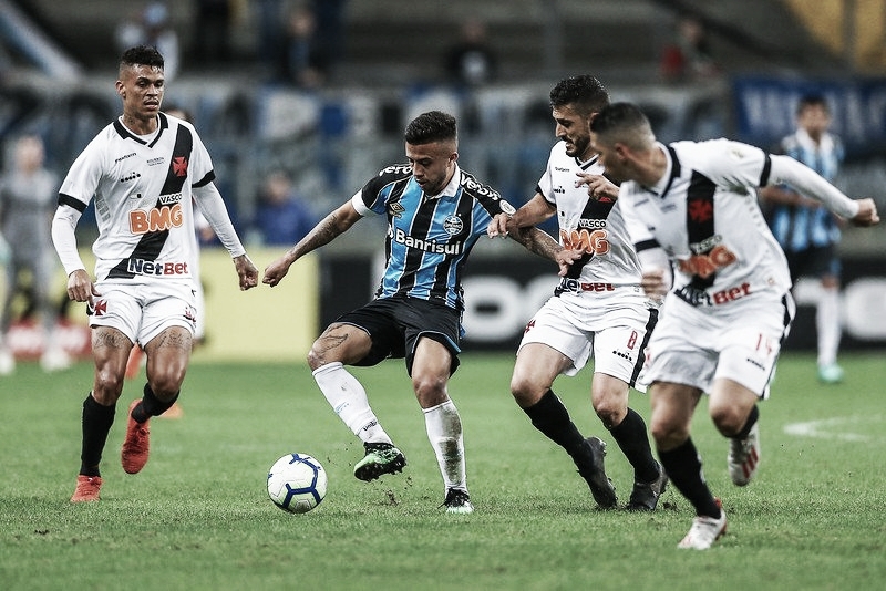 Em São Januário, Vasco e Grêmio fazem duelo visando G-6