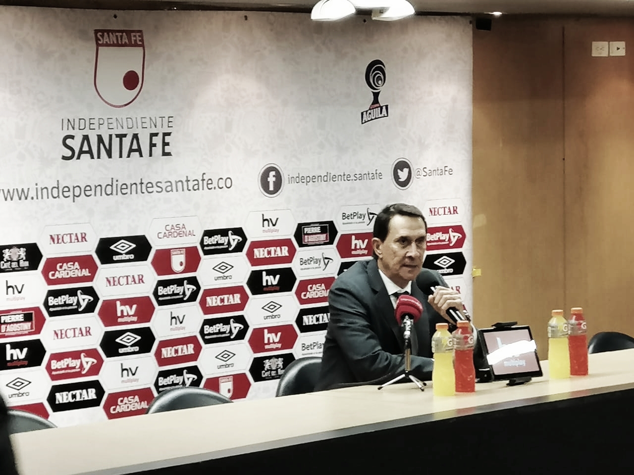 Alexandre Guimarães: "Perdimos el ritmo luego del segundo gol" Alexandre Guimarães: "Perdimos el ritmo luego del segundo gol"