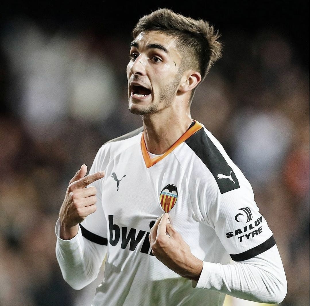 El traspaso de Ferran por el City podría incluir a Yangel Herrera en la operación El traspaso de Ferran por el City podría incluir a Yangel Herrera en la operación
