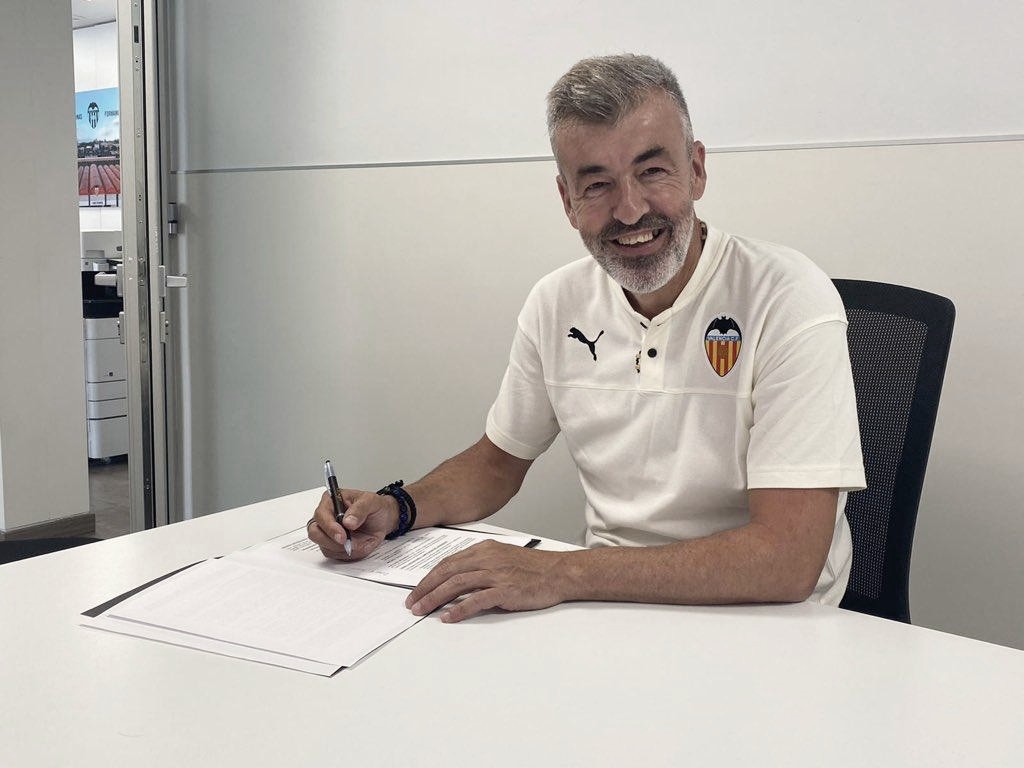 No
todo son malas noticias, Óscar Fernández vuelve a casa para entrenar al
Valencia Mestalla