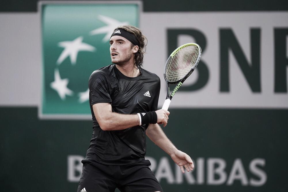 Com facilidade, Tsitsipas vence Cuevas e segue firme em Roland Garros