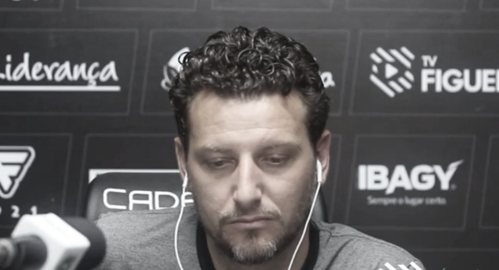 Elano lamenta erros da equipe após nova derrota do Figueirense: "Noite triste" Elano lamenta erros da equipe após nova derrota do Figueirense: "Noite triste"