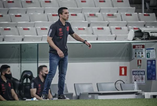 Eduardo Barros lamenta empate com Ceará: "Merecíamos um melhor resultado"