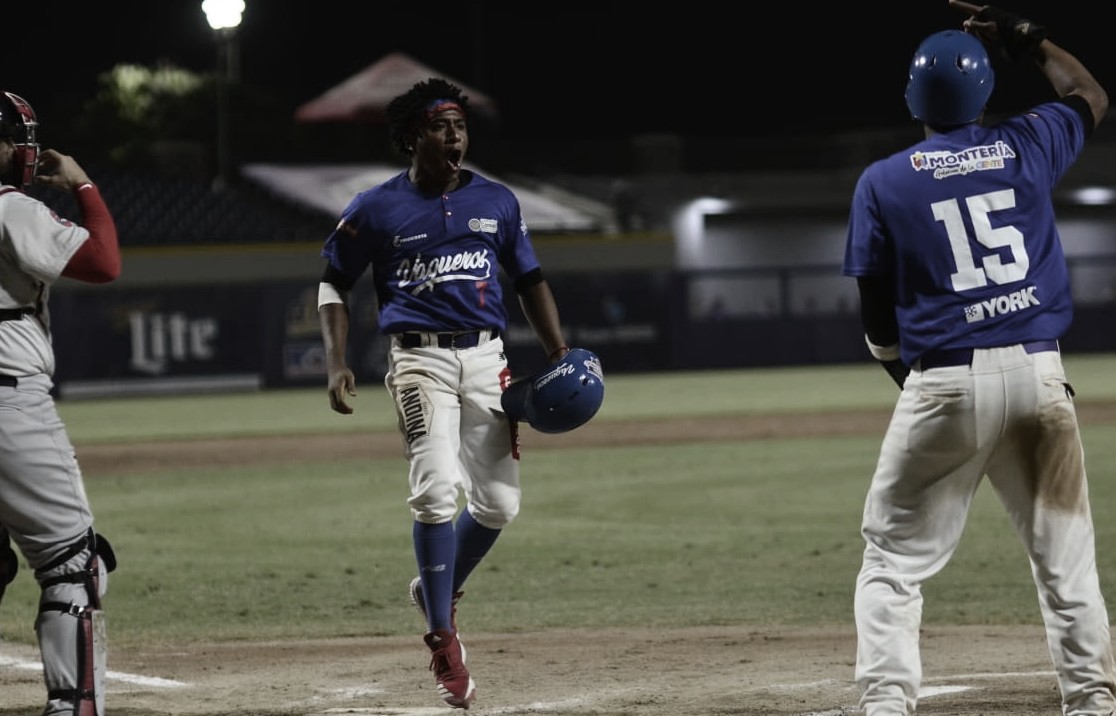 Vaqueros vence en el cuarto juego y queda a una victoria del
bicampeonato Vaqueros vence en el cuarto juego y queda a una victoria del
bicampeonato