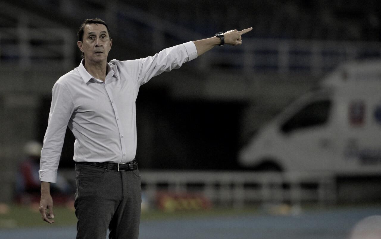 Alexandre Guimarães: "Tenemos que salir por todo para seguir por el objetivo"
