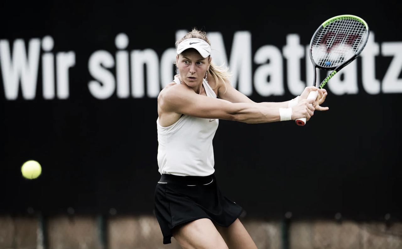 Samsonova surpreende Azarenka e alcança final de Berlim Samsonova surpreende Azarenka e alcança final de Berlim