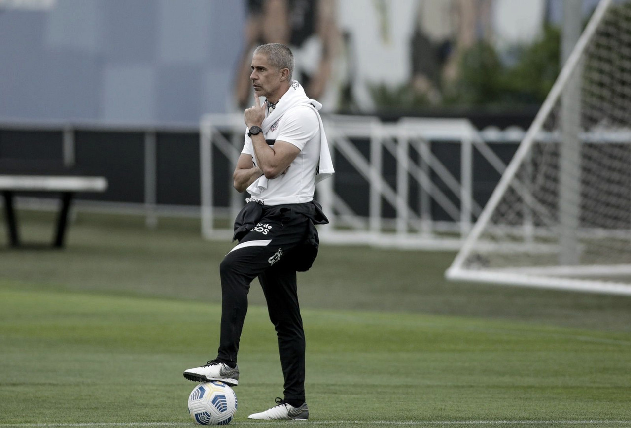 Principal torcida organizada do Corinthians, Gaviões da Fiel pede saída do técnico Sylvinho