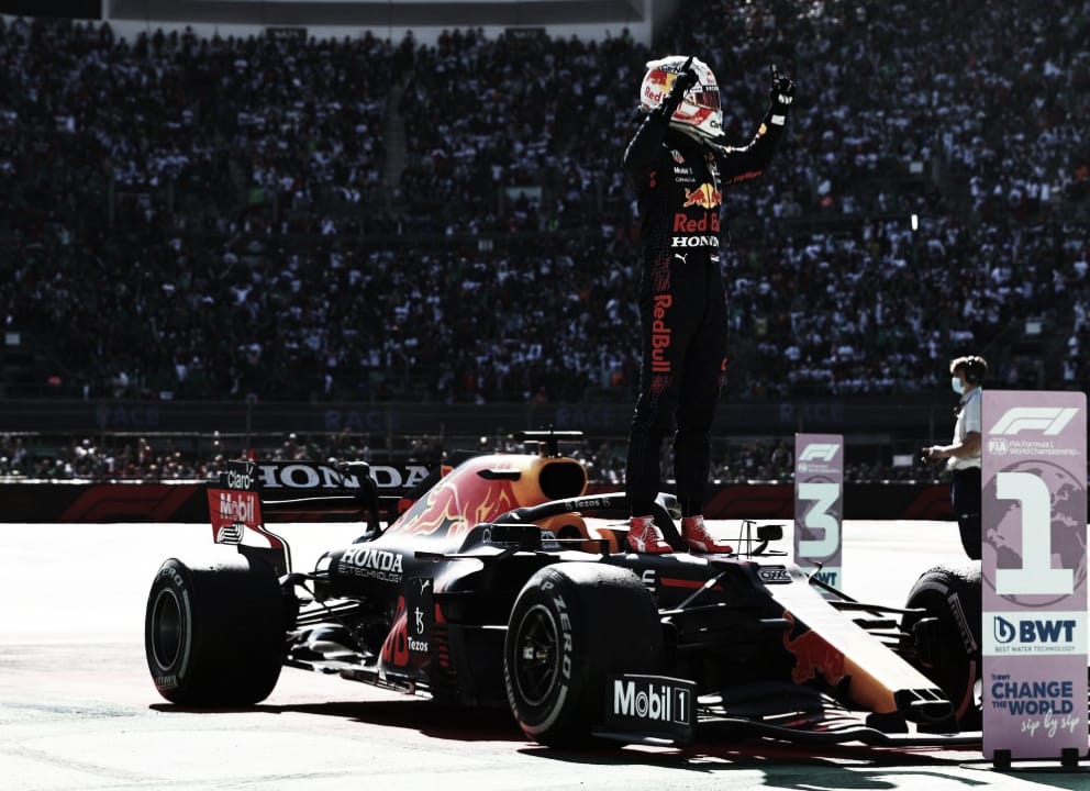 Verstappen gana ''tirándose desde el parking''