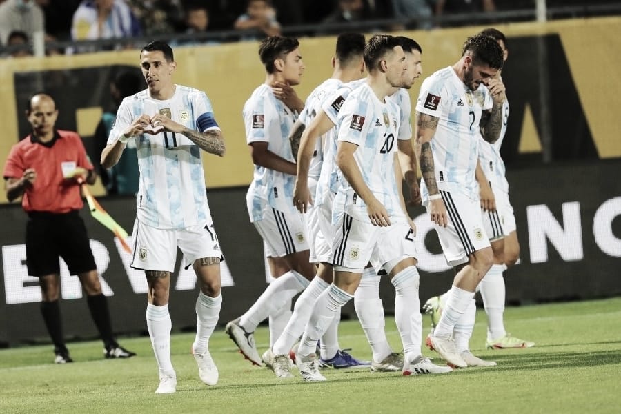Con Messi de suplente, la Selección Argentina venció a Uruguay con un golazo de Di María 