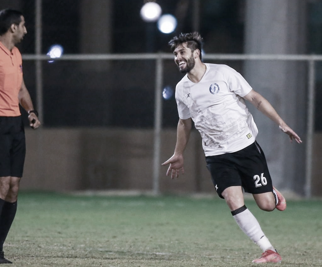 Carlos Coppetti comemora gol e vitória do Al-Entesar na Arábia Saudita