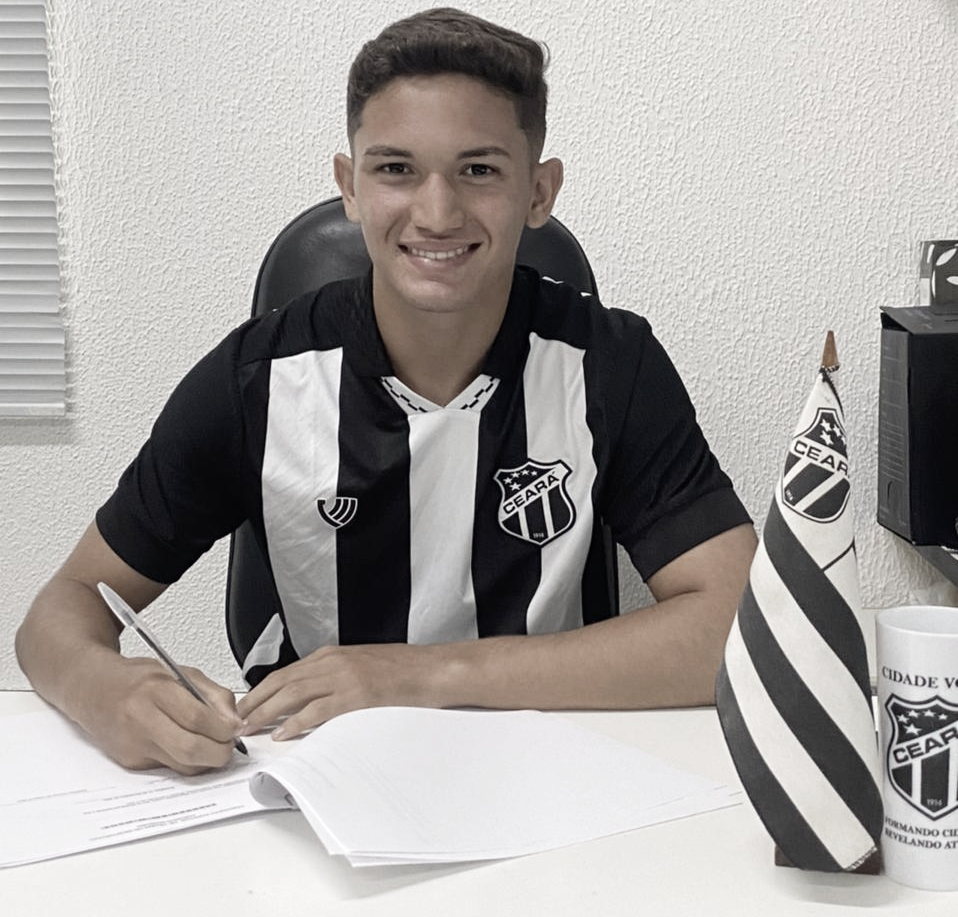 Revelado nas categorias de base, Rafael Almada assina primeiro contrato profissional com Ceará