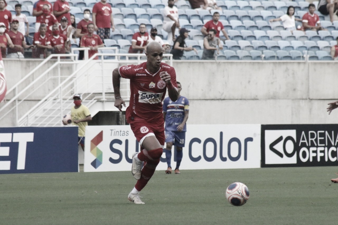 William Marcílio comemora gol em vitória do América-RN e projeta título no segundo turno do Campeonato Potiguar