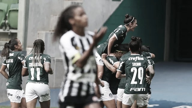 Camilinha garante vitória do Palmeiras nos acréscimos em clássico contra Santos