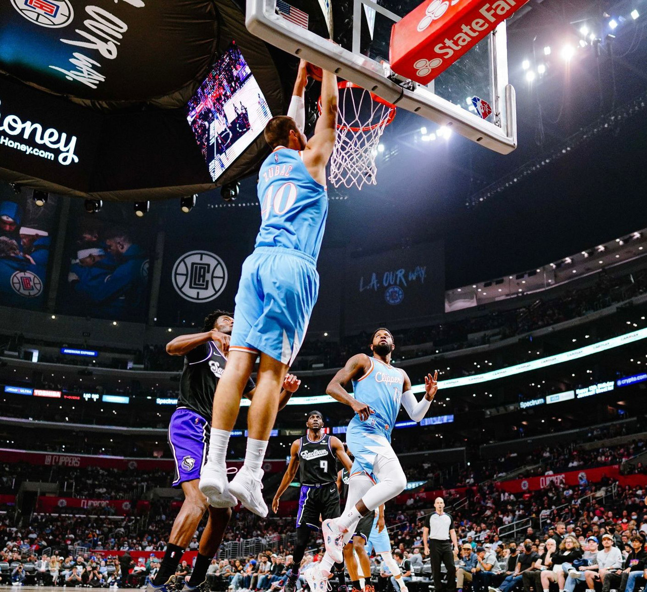 LA Clippers derrota a Sacramento Kings en casa