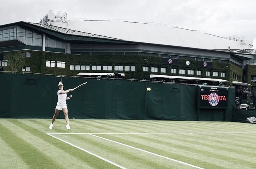 Estreante em Majors, Laura Pigossi cai para Kucova na primeira rodada de Wimbledon