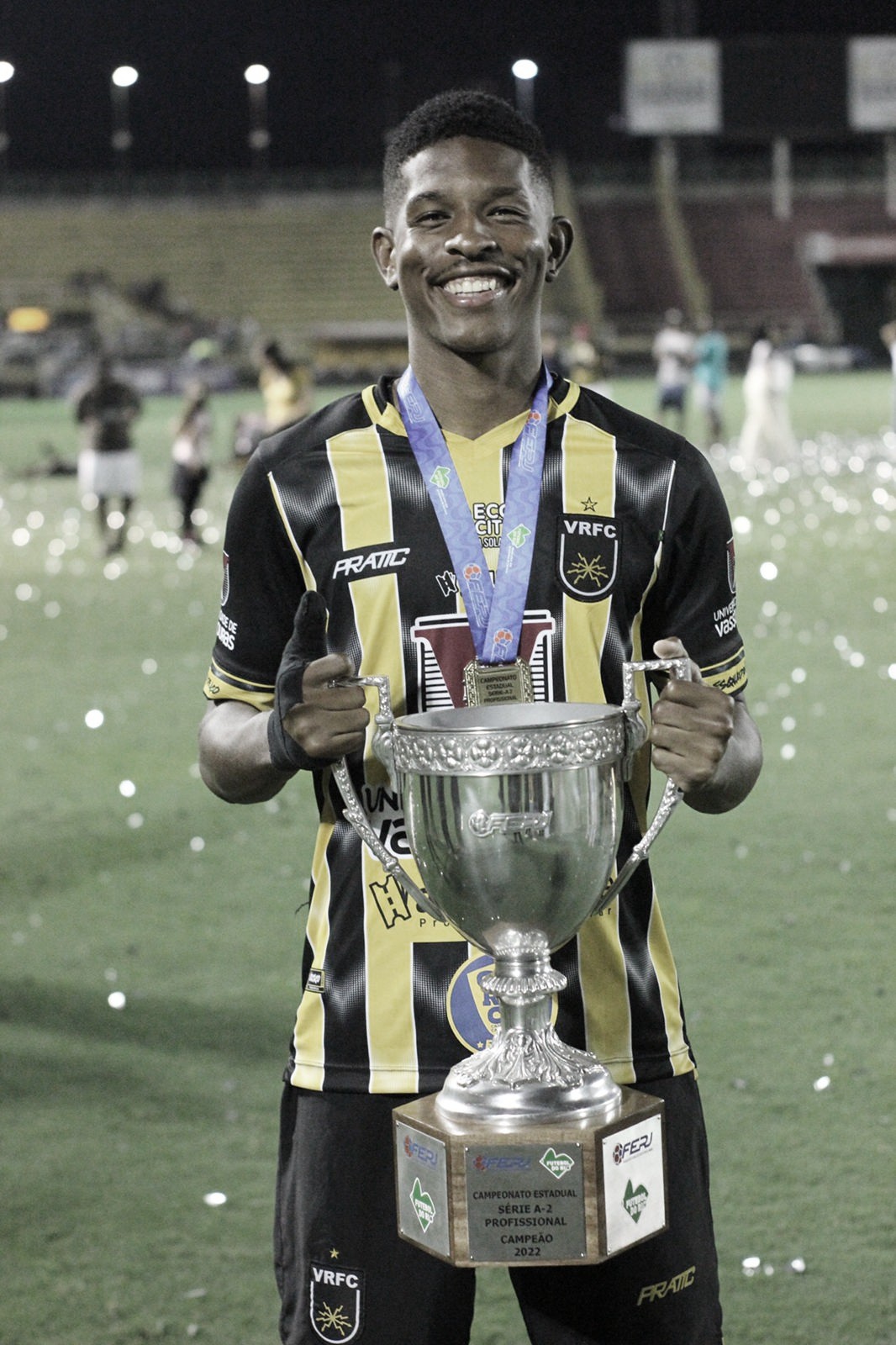 Davison comemora primeiro gol como profissional em retorno do Volta Redonda à elite do Rio
