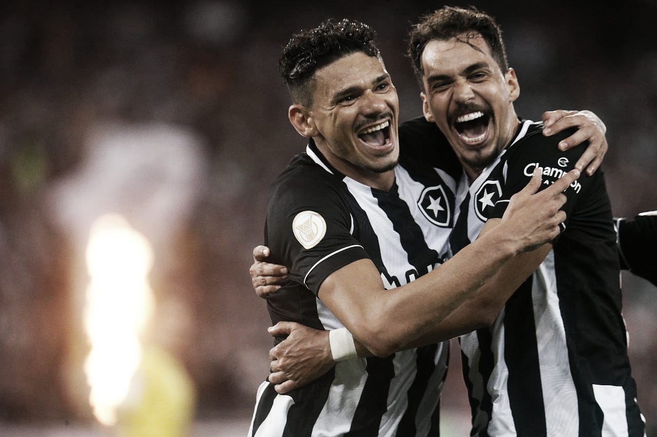 Botafogo bate o Coritiba, volta a vencer em casa e se afasta da zona de rebaixamento