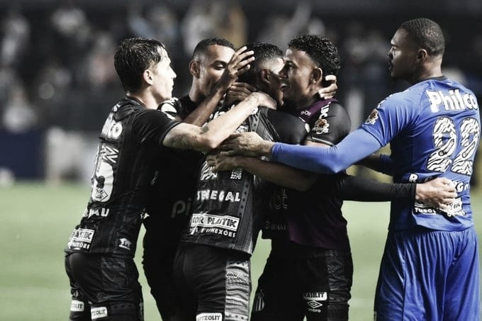 Luan quebra jejum, Santos bate Athletico e sonha com vaga na Libertadores