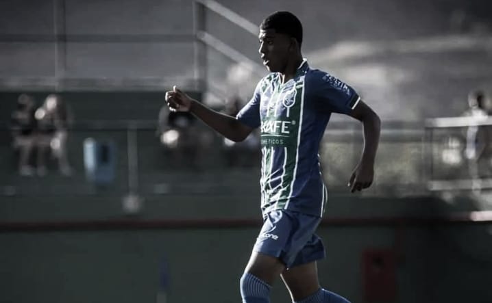 Paulo César comenta possibilidade de vaga na semifinal do Carioca sub-20: ''Temos que manter os pés no chão''