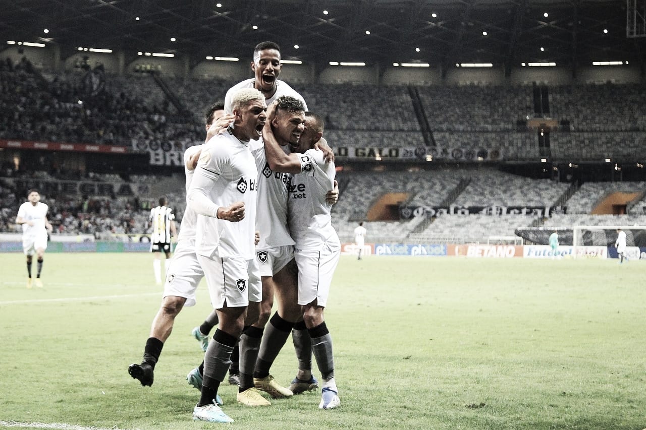 Botafogo vence Atlético-MG fora de casa e mantém sonho da Libertadores