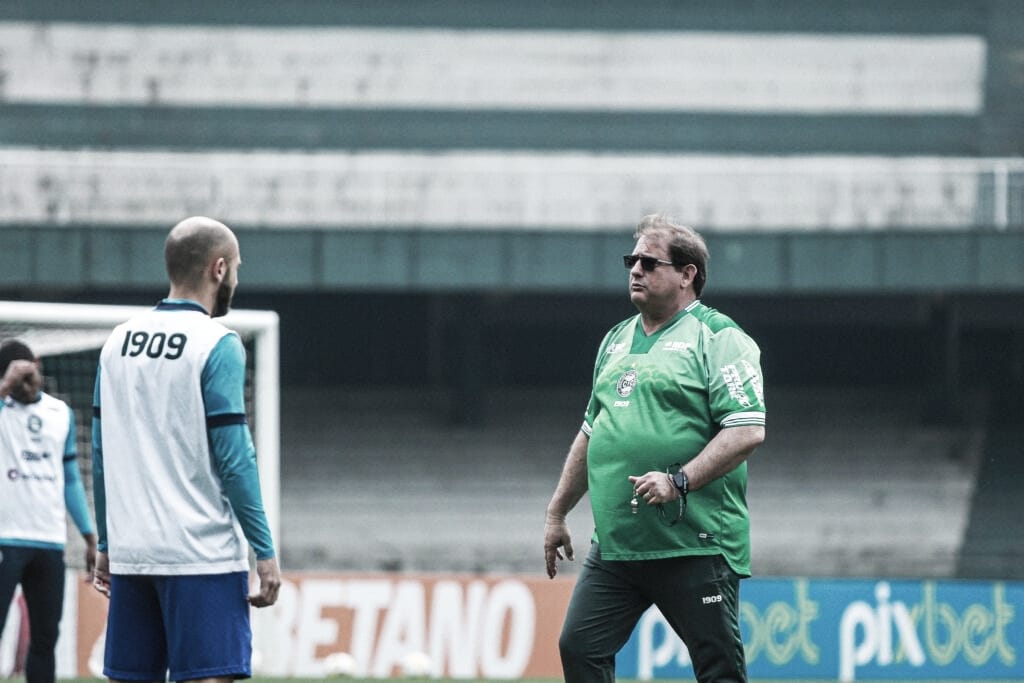 Sem risco de rebaixamento, Coritiba enfrenta Corinthians no Couto Pereira