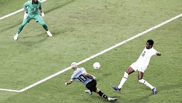 Uruguai vence Gana com dois de Arrascaeta, mas é eliminado da Copa pelo critério de número de gols marcados