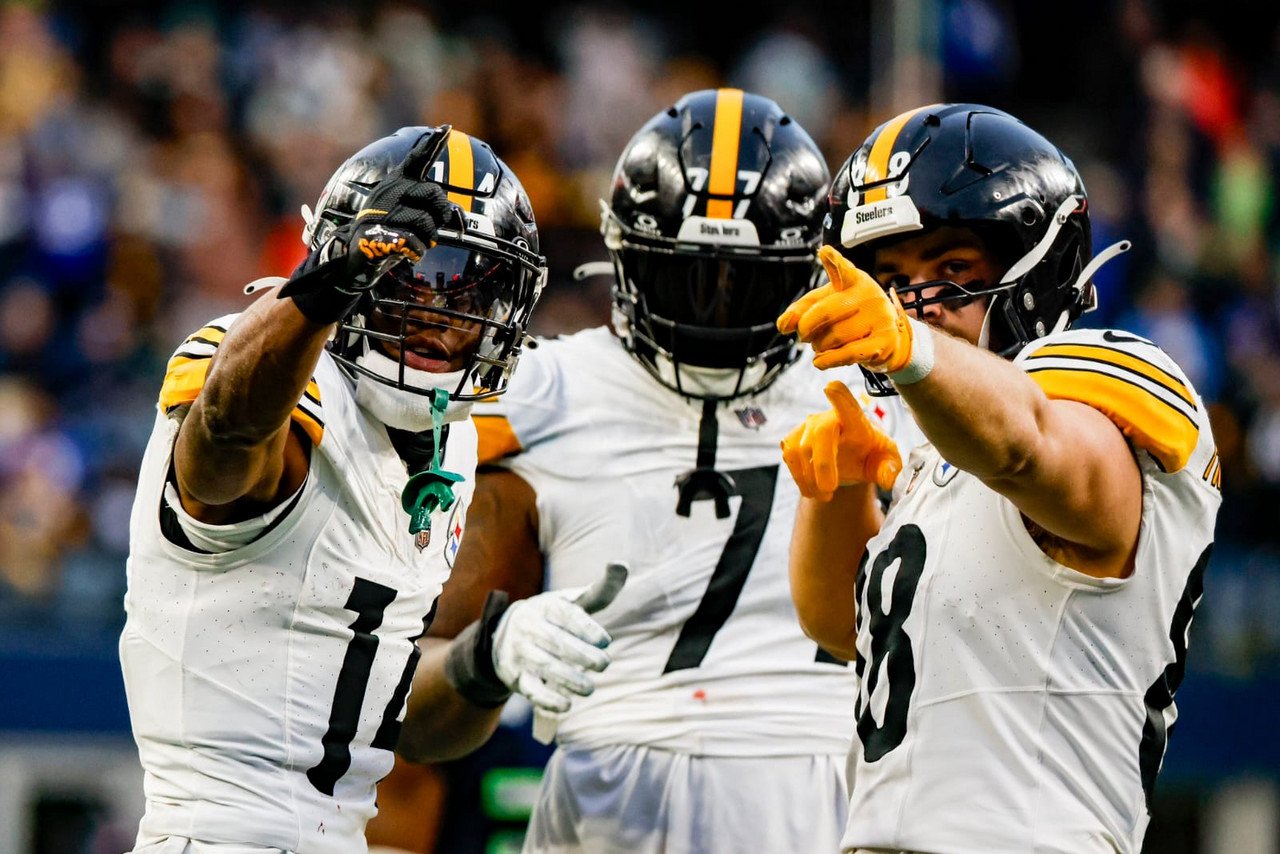 Emoción Desbordante En El Duelo Divisional: Steelers Se Alzan Con La ...