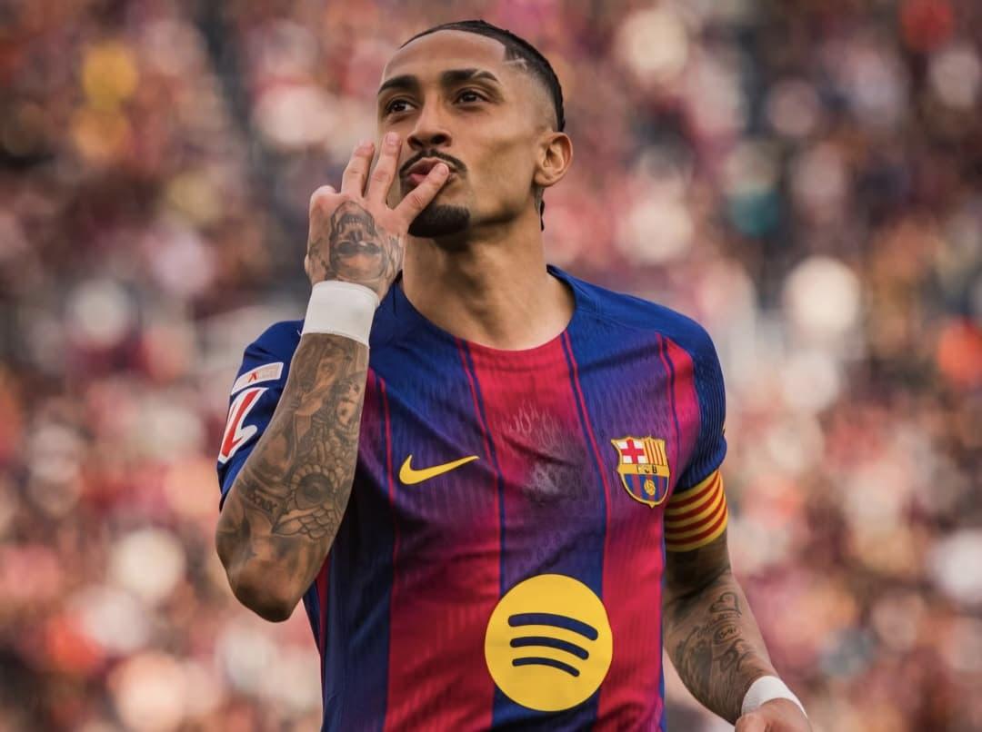 Com hat-trick de Raphinha, Barcelona atropela o Sevilla e dispara na liderança Com hat-trick de Raphinha, Barcelona atropela o Sevilla e dispara na liderança