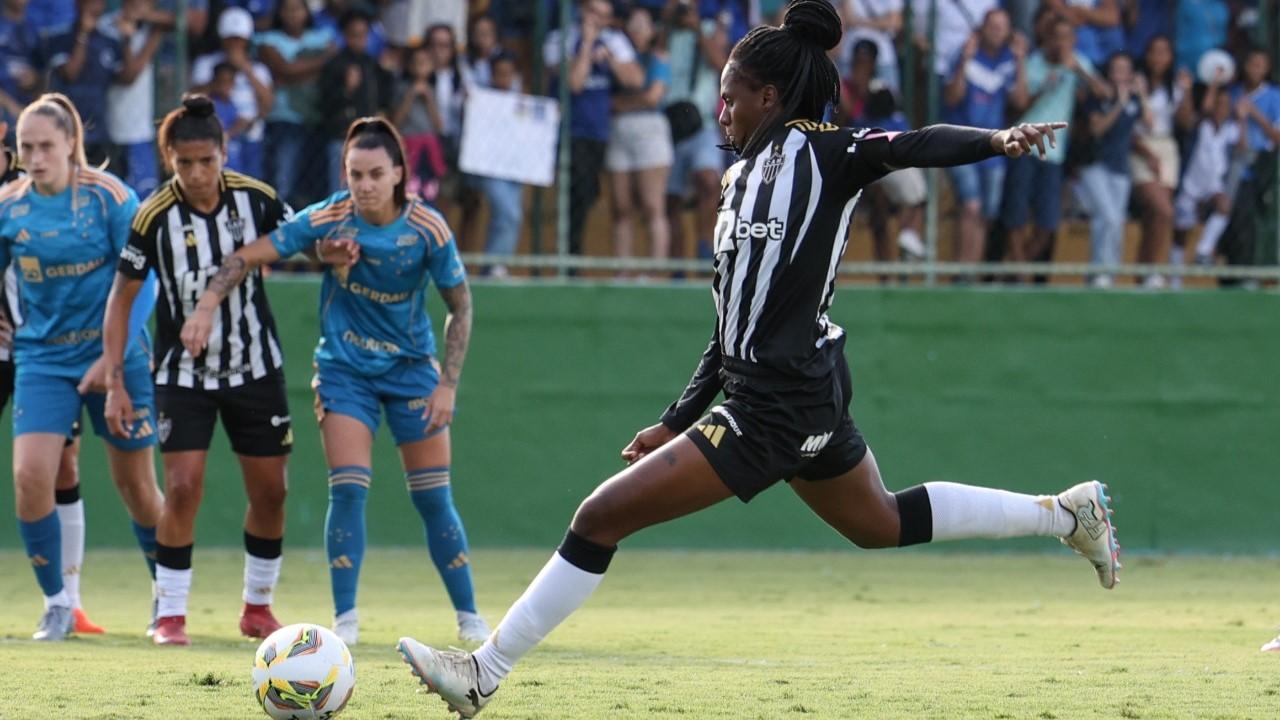 Hingredy comenta período de treinos do Atlético Mineiro e projeta retorno ao Brasileirão: “Queremos voltar ainda mais preparadas”